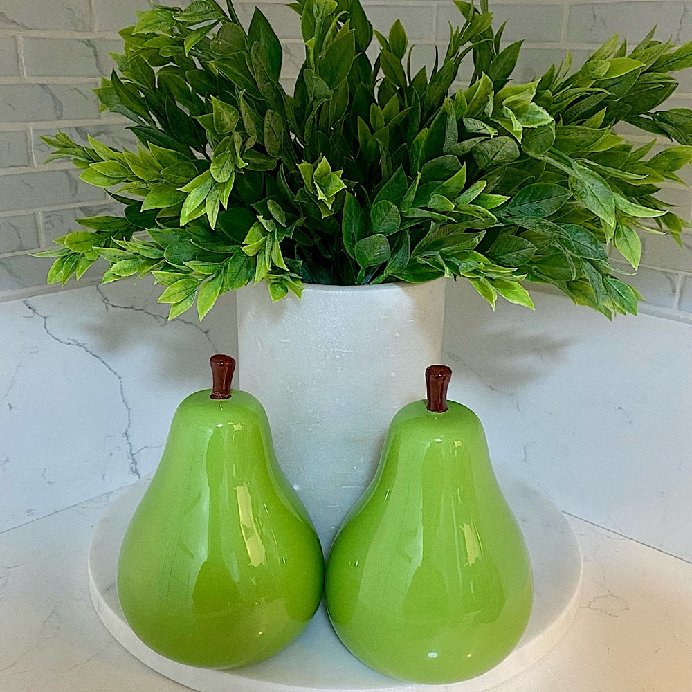 Two ceramic pears 🍐 🍐